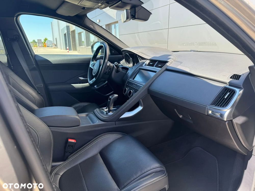 Jaguar E-Pace P200 AWD R-Dynamic SE - 11