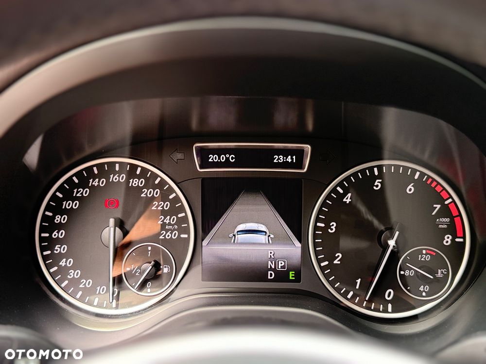 Mercedes-Benz GLA 200 7G-DCT Urban - 21