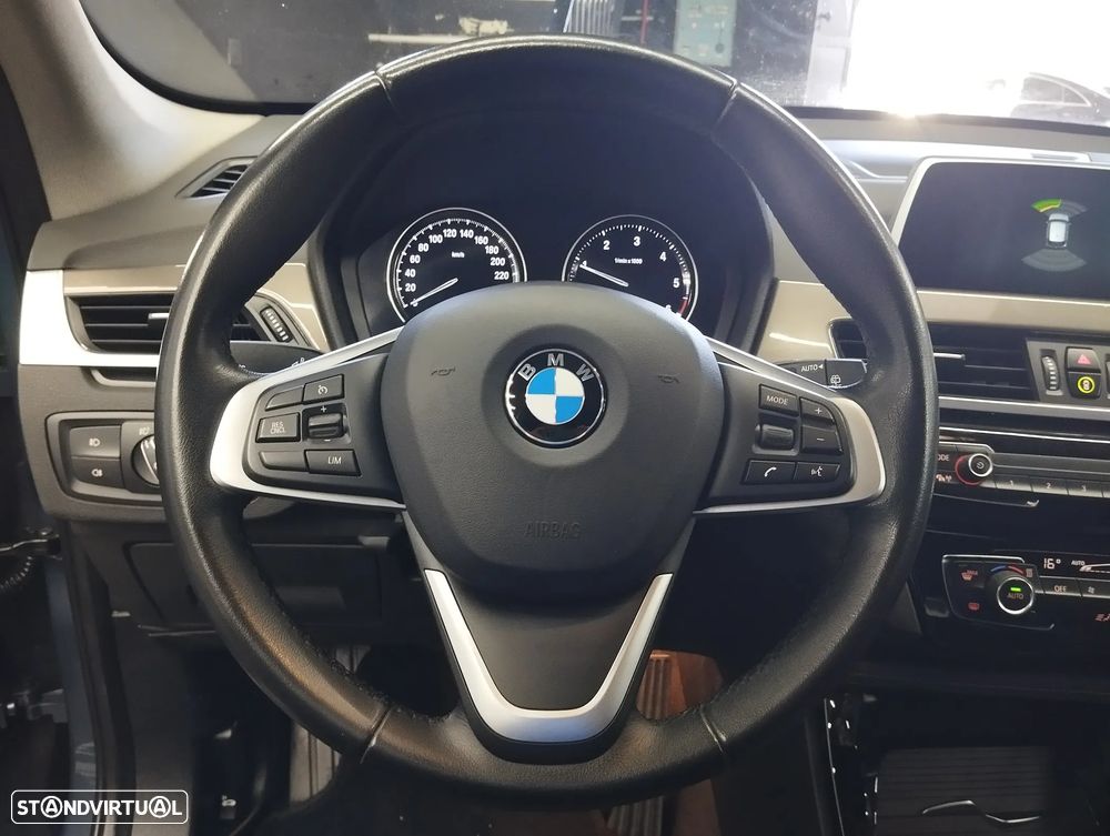 BMW X1 16 d sDrive Auto xLine — fotografia 19
