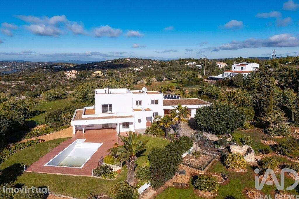 Moradia isolada T3 em Santa Bárbara de Nexe de 371,72 m2 - Grande imagem: 3/40