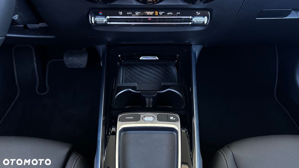 Mercedes-Benz GLB - 21