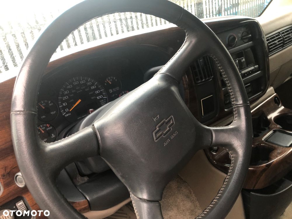 Chevrolet Chevy Van - 38