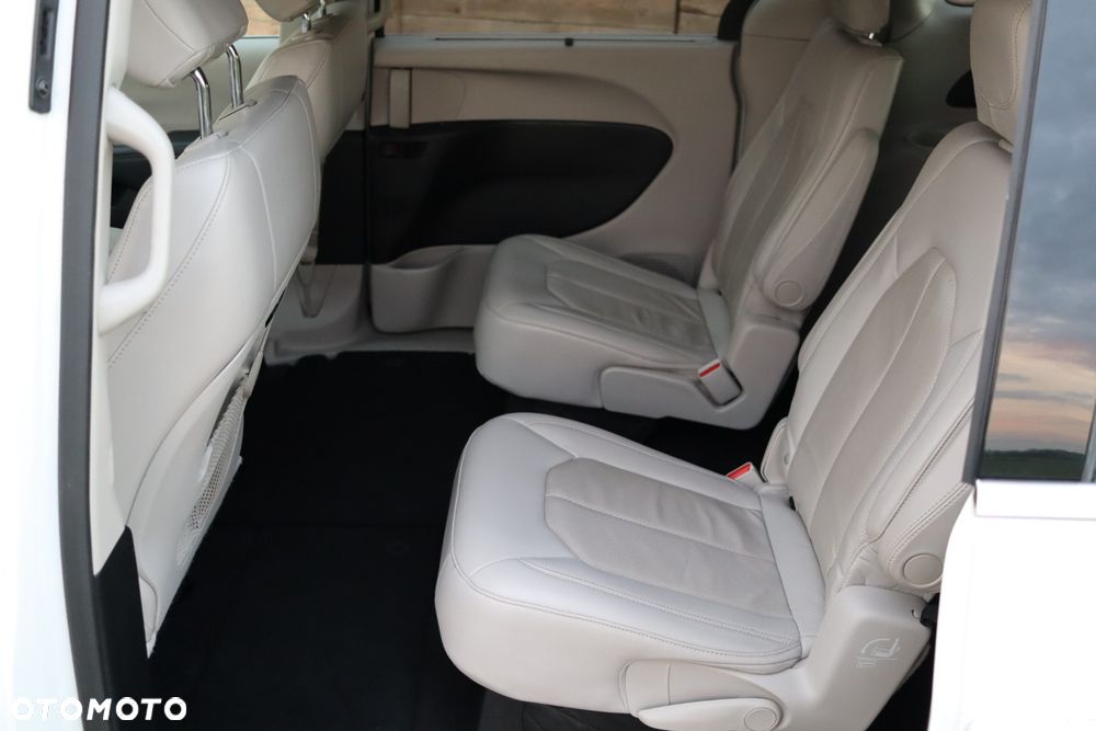 Chrysler Pacifica - 15