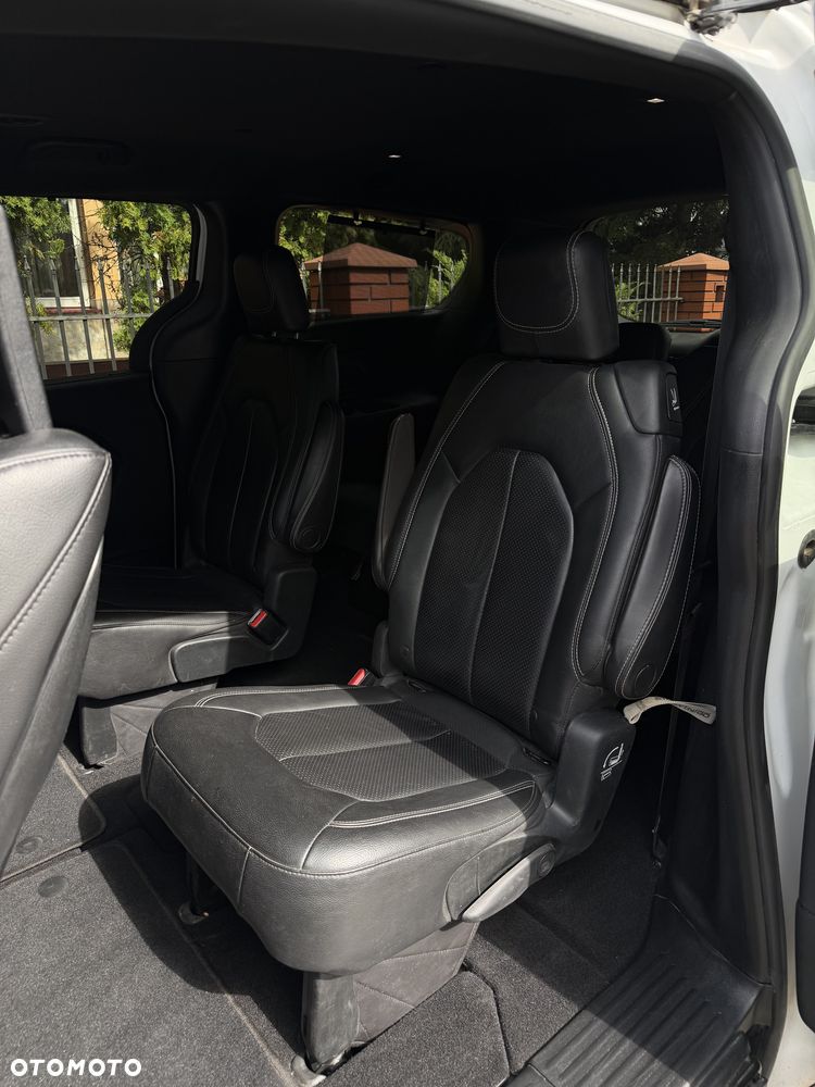 Chrysler Pacifica - 23