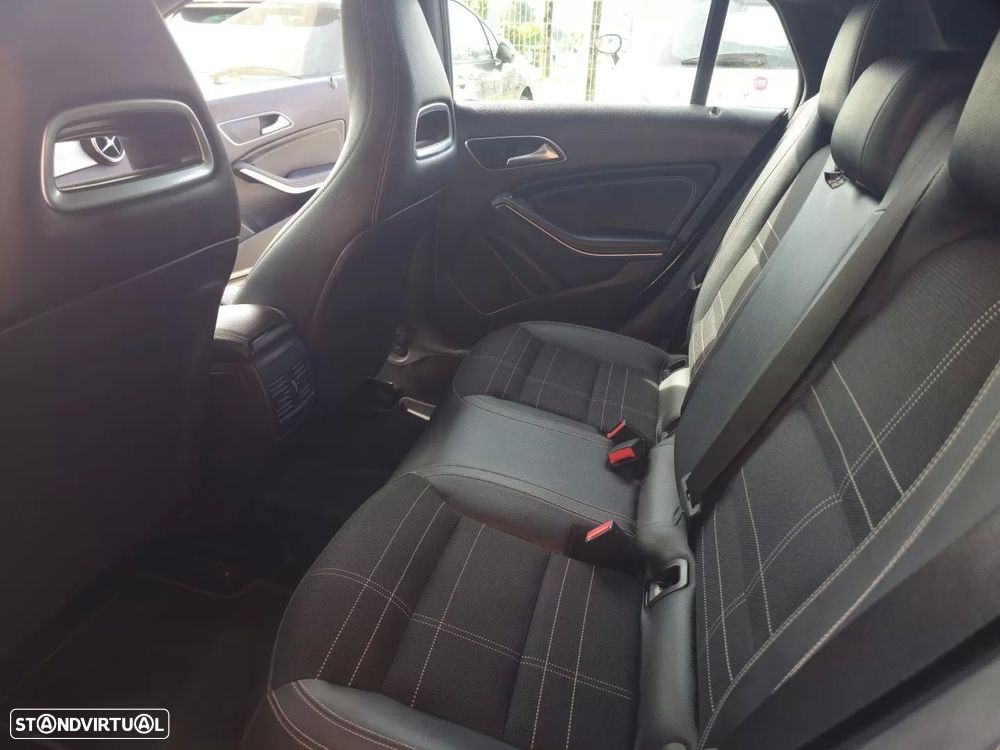 Mercedes-Benz CLA 200 d Shooting Brake Urban - 11