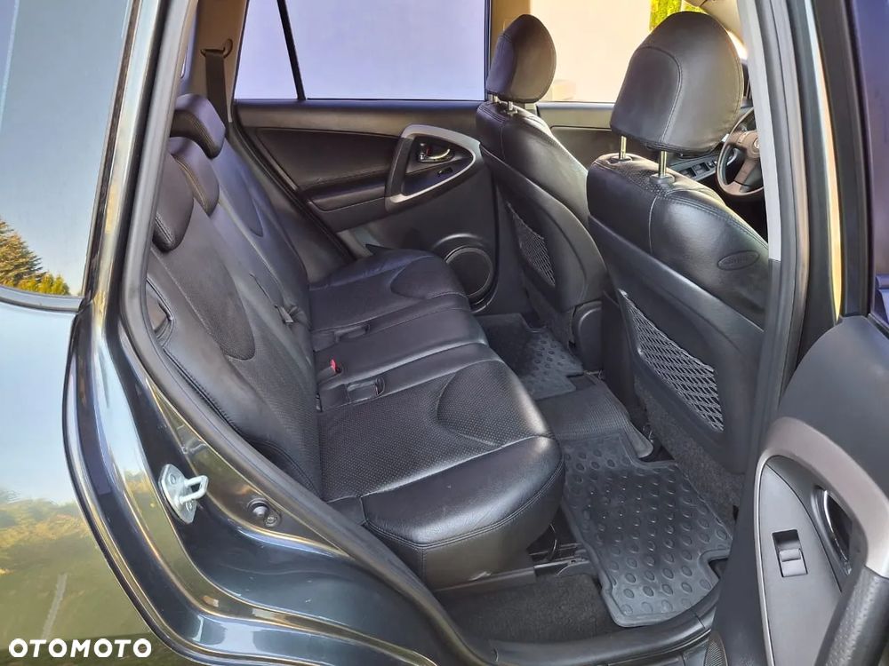 Toyota RAV4 - 11