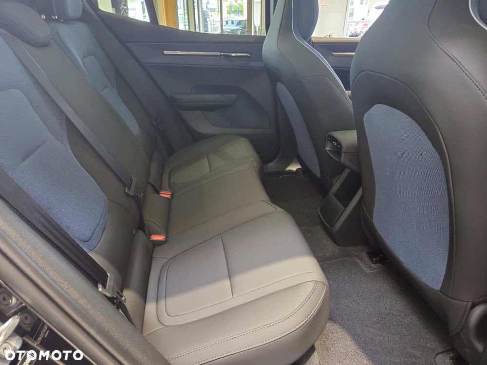 Volvo EX30 69kWh Single Motor Long Range Plus Black Edition - 23
