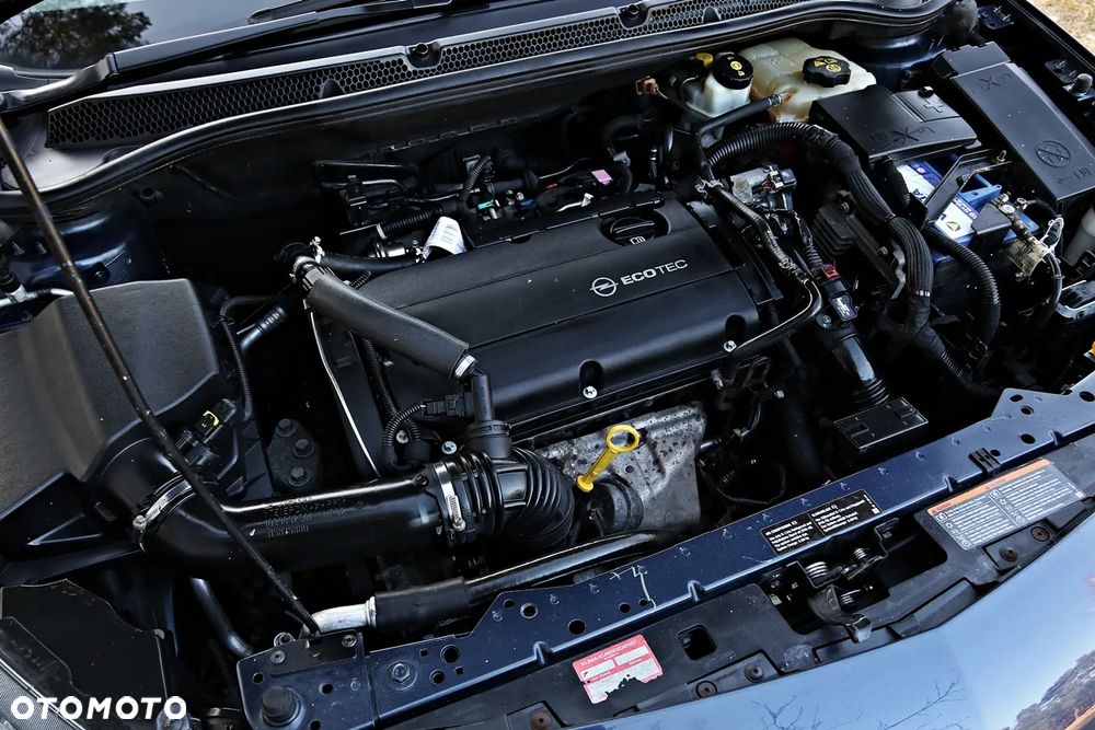Opel Astra 1.6 Turbo - 40