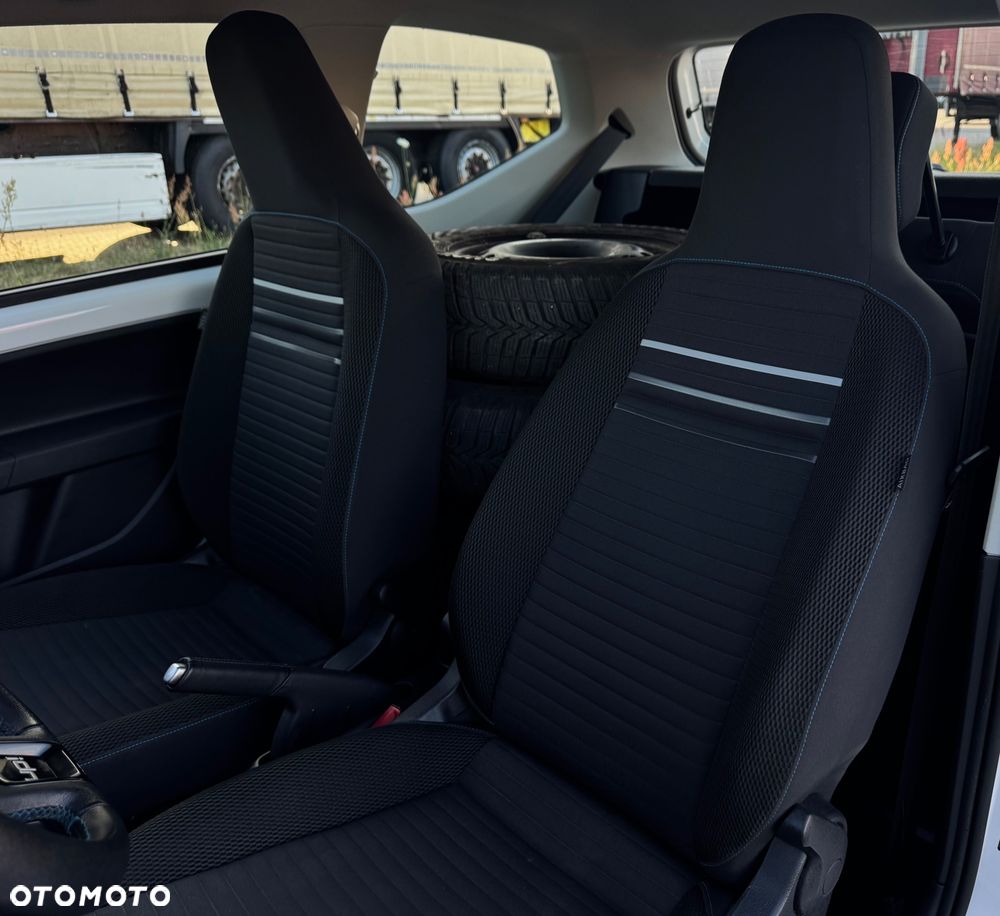 Volkswagen up! R-Line - 18