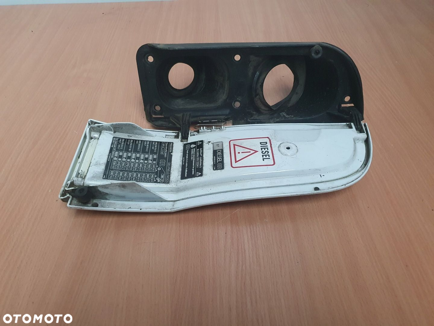 KLAPKA WLEWU PALIWA WLEW ADBLUE MERCEDES VITO W447 - 2