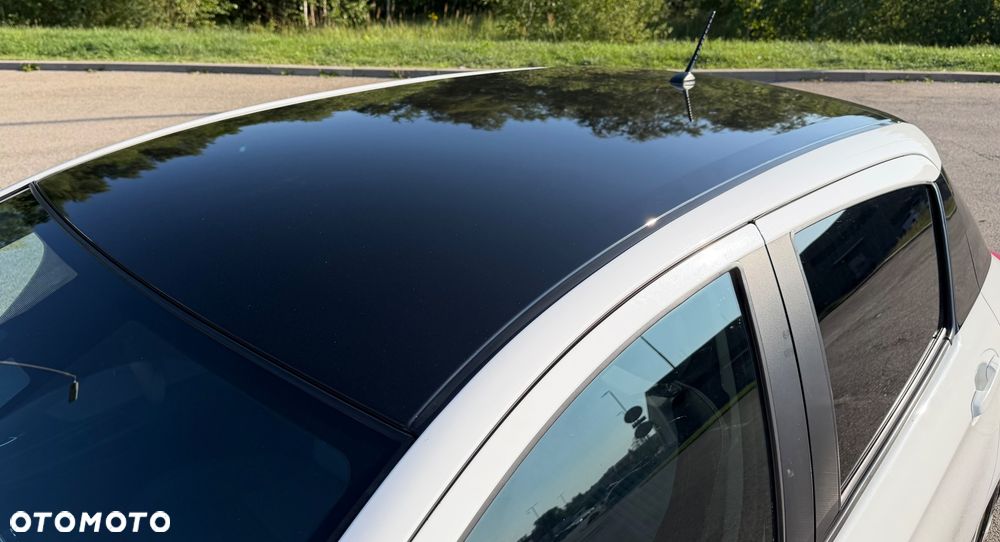 Toyota Yaris Hybrid 100 Premium - 5