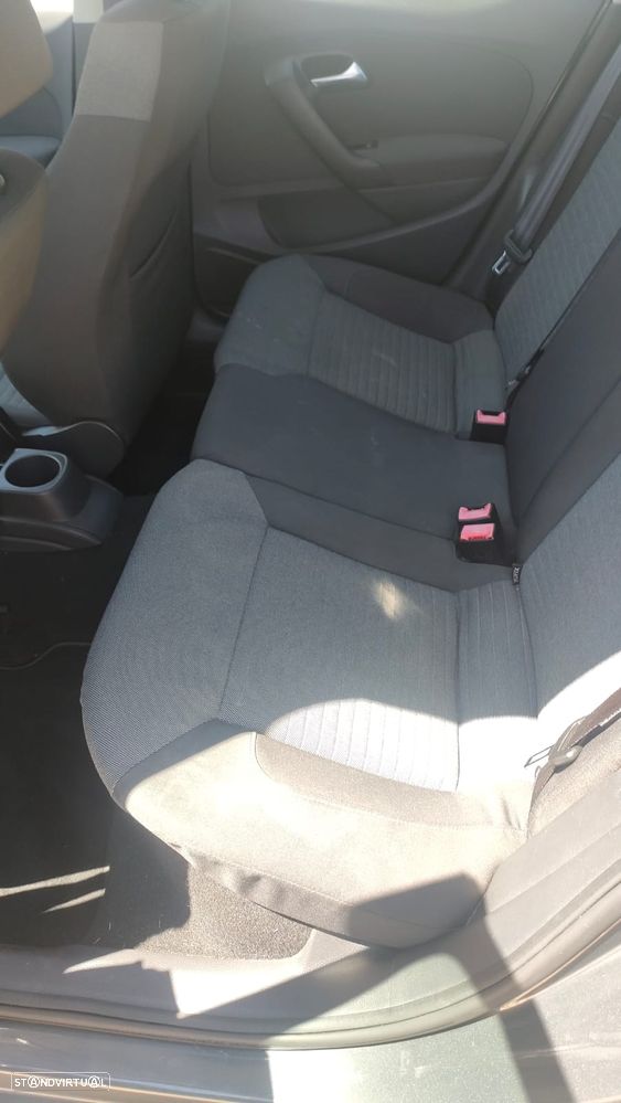 VW Polo 1.6 TDI Confortline BlueMotion - 8