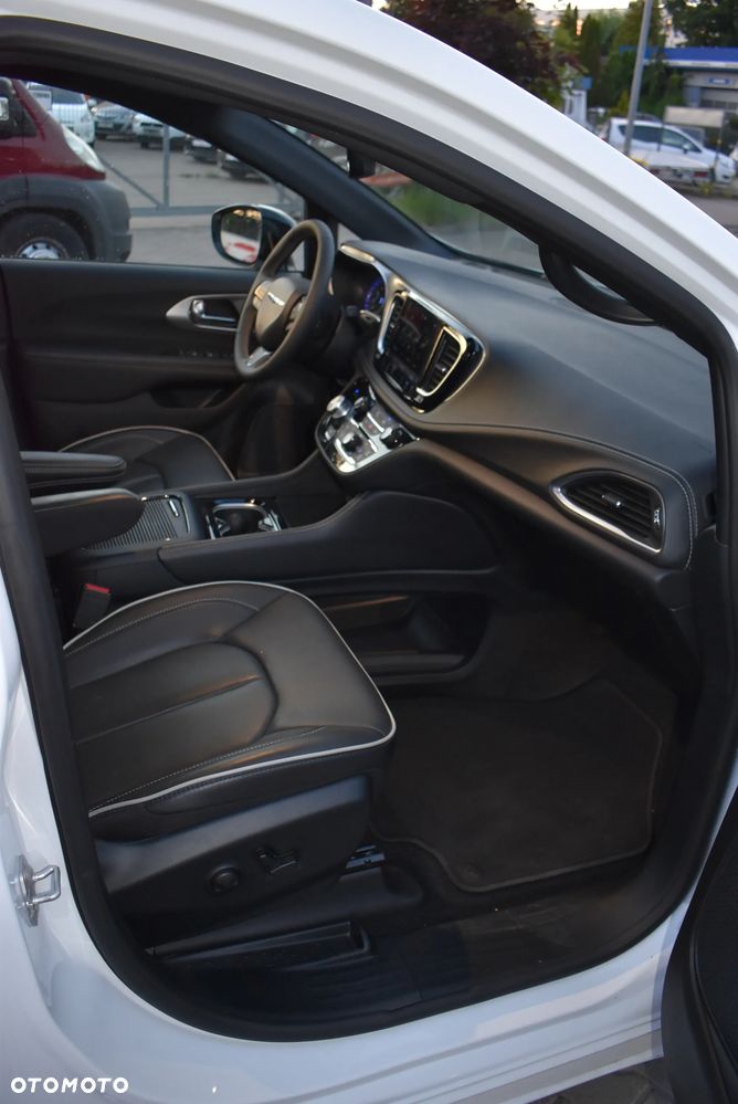 Chrysler Pacifica - 15