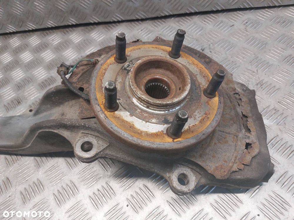 PIASTA ZWROTNICA PRAWY PRZÓD JEEP GRAND CHEROKEE WK 3.0 CRD - 2