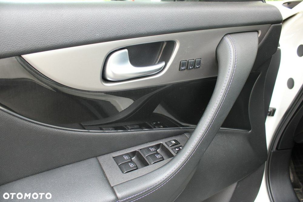 Infiniti QX70 - 29