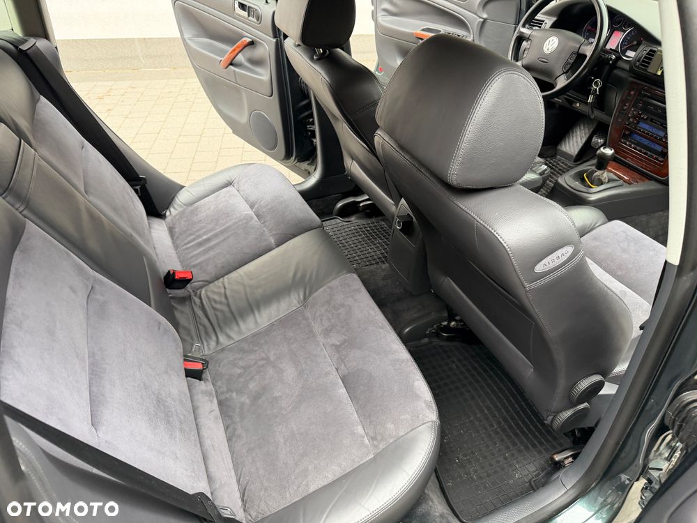 Volkswagen Passat 1.9 TDI 4Motion Highline - 12