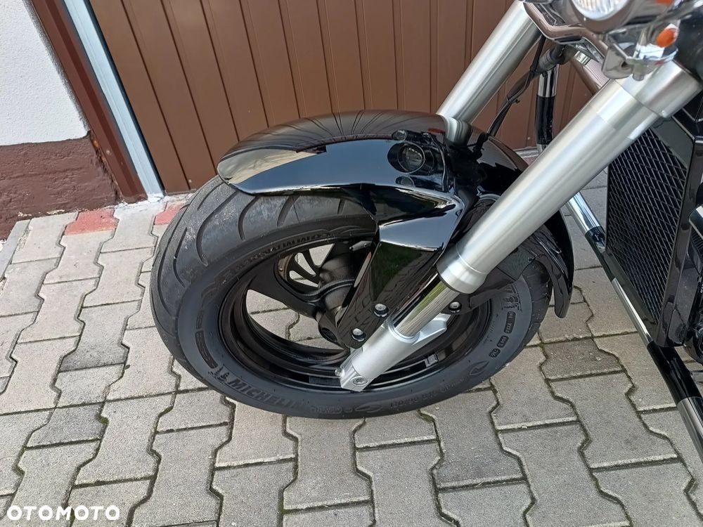 Suzuki Intruder - 35