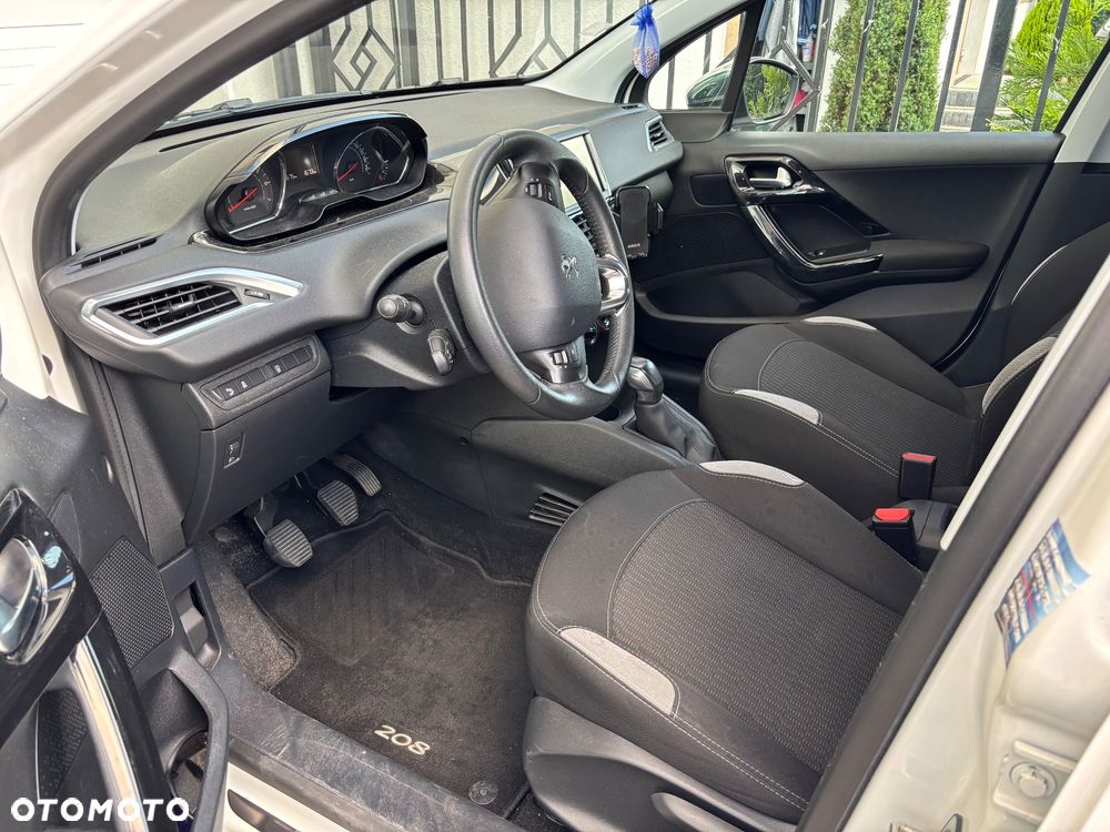Peugeot 208 1.2 PureTech Allure - 9