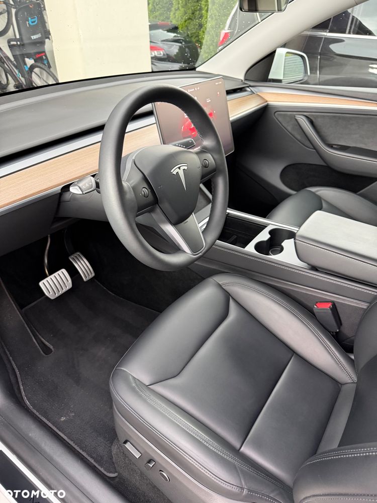 Tesla Model Y Performance AWD - 13