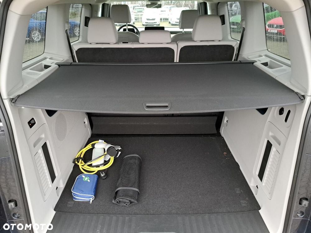 Volkswagen ID. Buzz 150 kW (204 PS) / skrzynia biegów: automatyczna 1 biegowa rozstaw osi: 2988 mm - 37