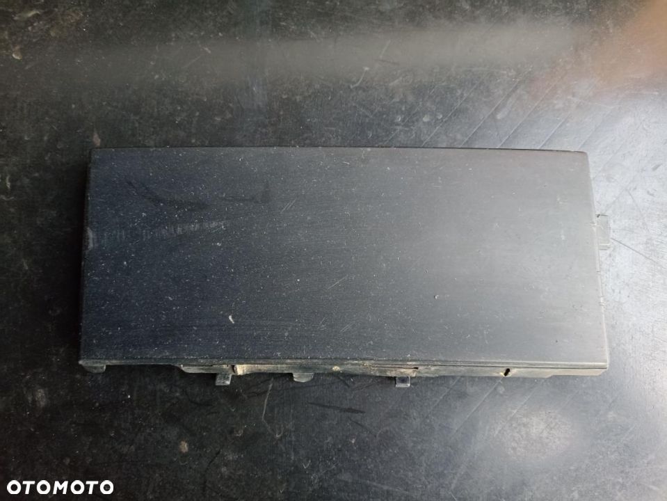 BMW 5 E34 zaślepka przedniego zderzaka 1973718B oem