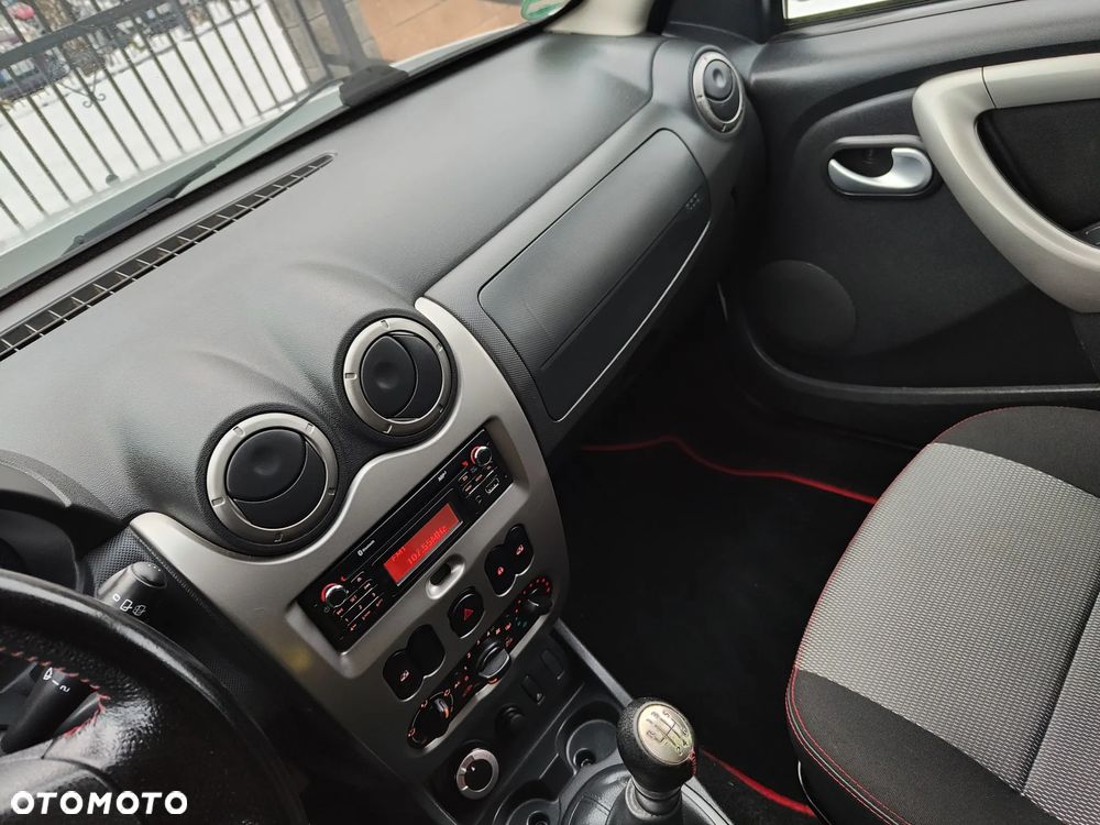 Dacia Duster 1.6 16V 4x4 Prestige - 11