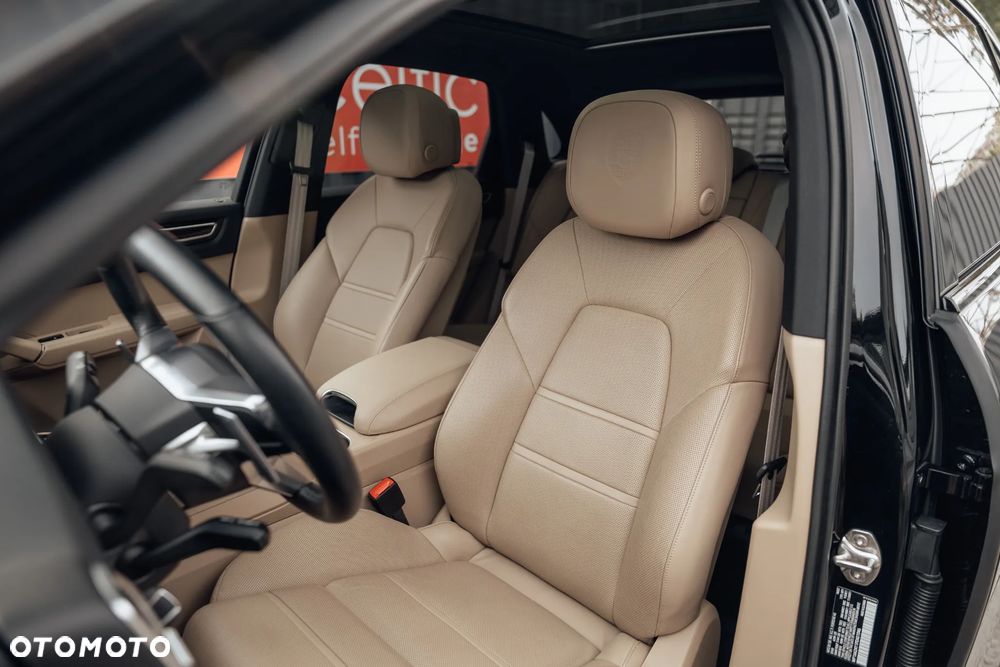 Porsche Cayenne Platinum Edition - 16