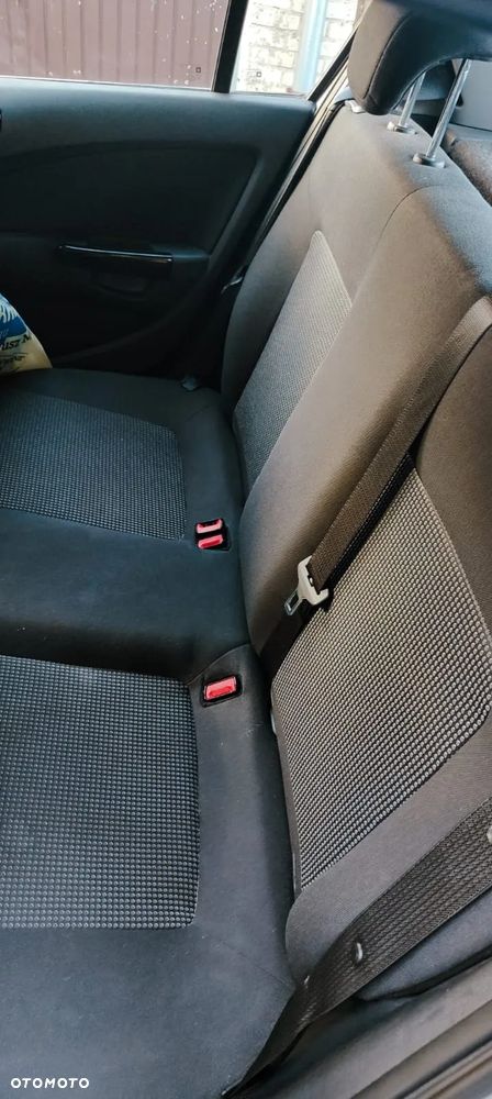 Opel Corsa 1.2 16V Essentia - 10