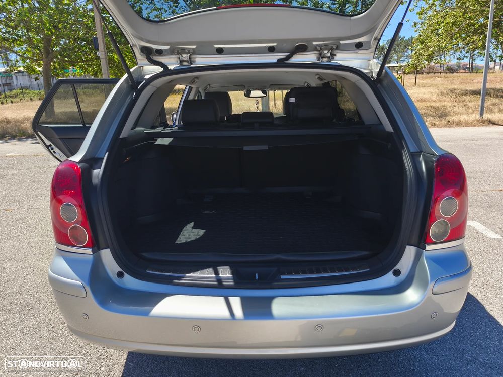 Toyota Avensis SW 2.0 D-4D - 4