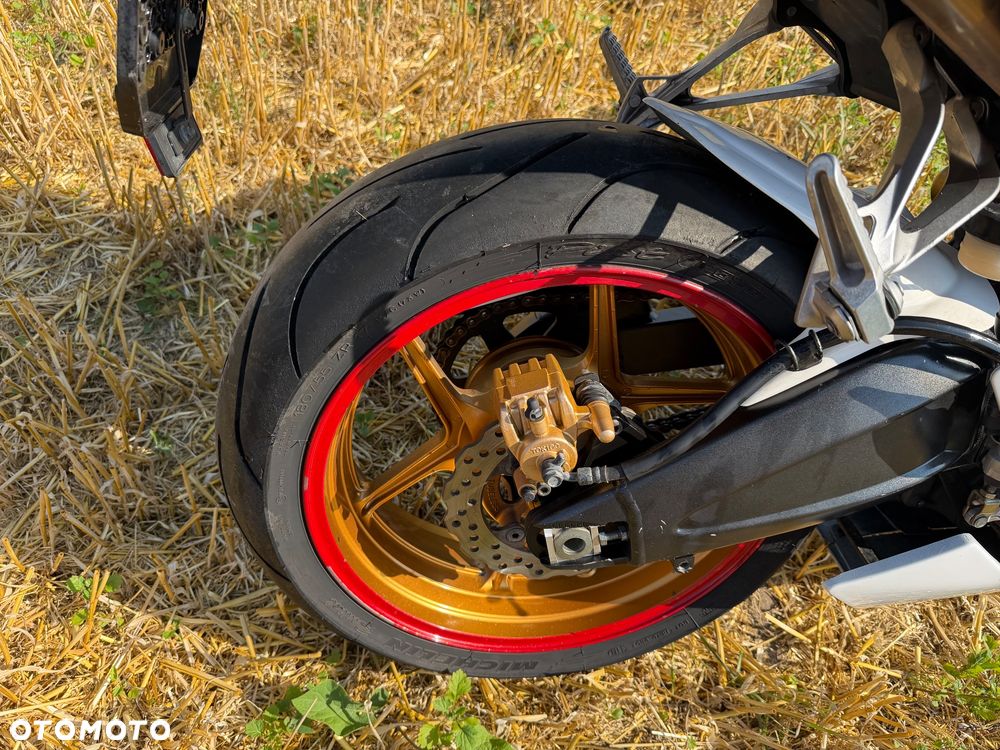 Kawasaki ZXR - 7