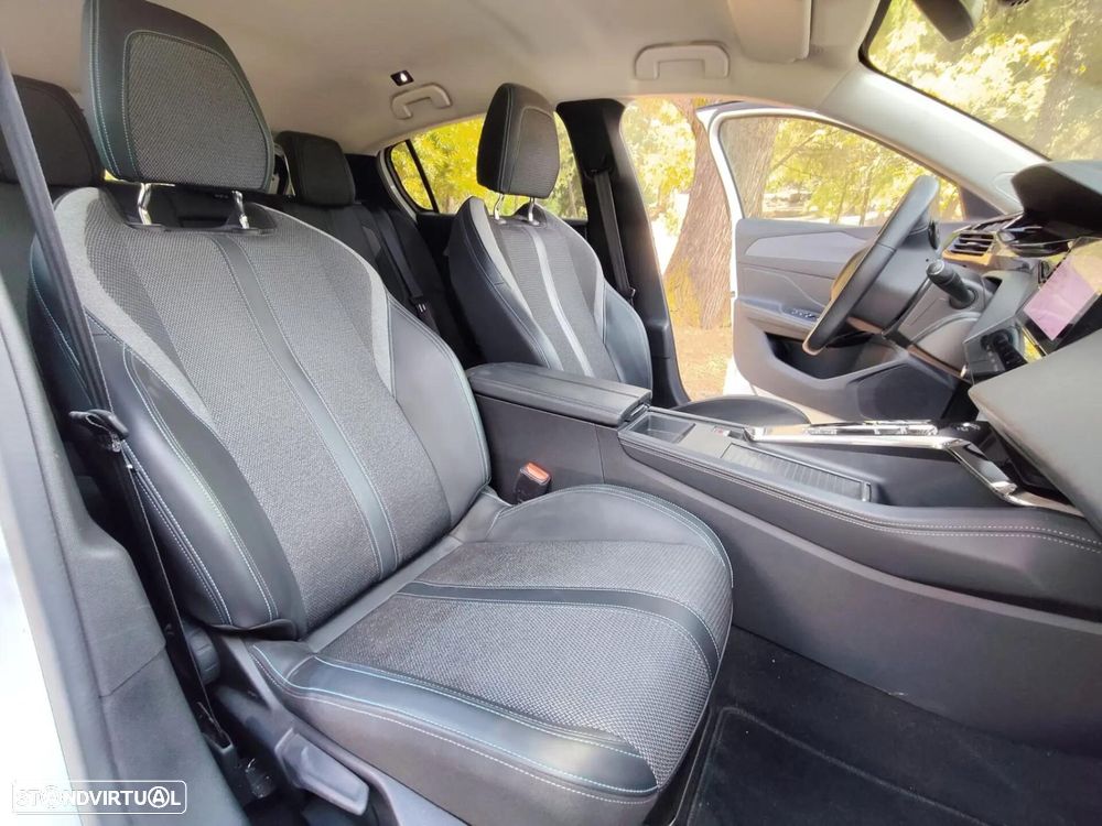 Peugeot 308 1.2 PureTech Allure EAT8 - 18