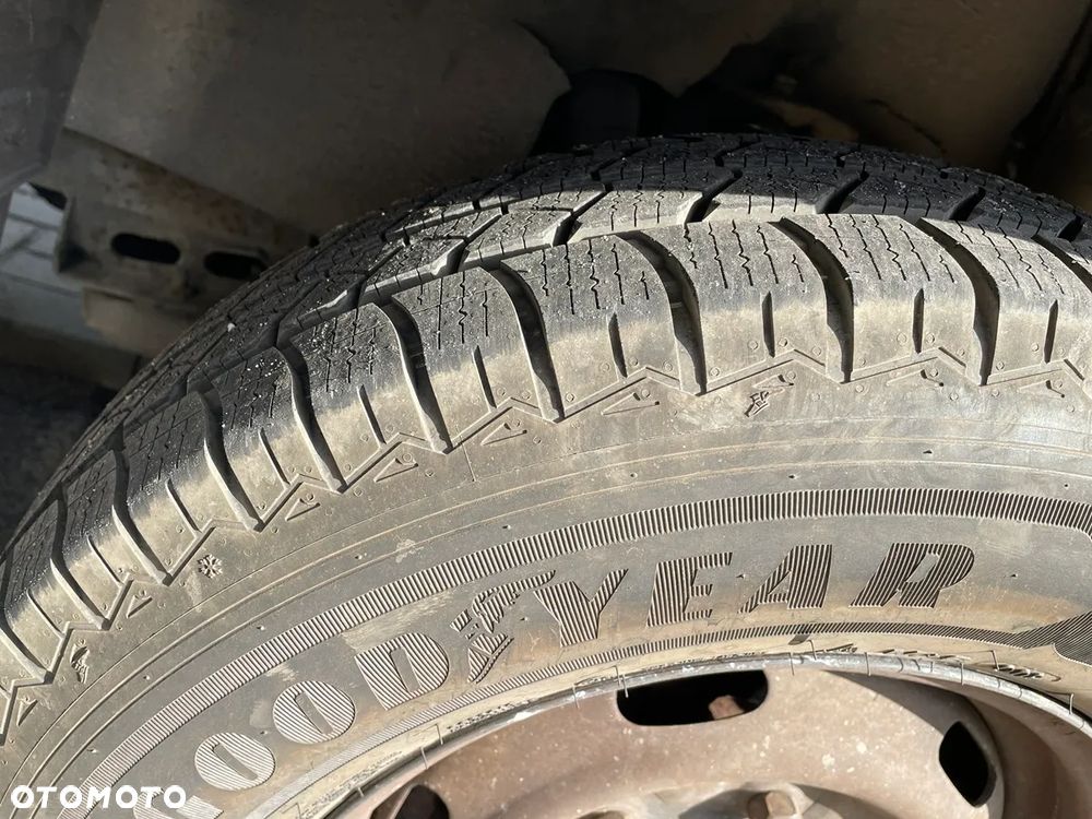 Kia K2500 - 13