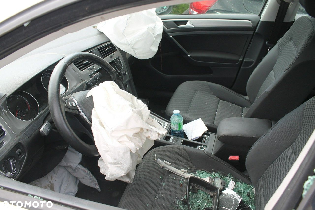 Volkswagen Golf - 5