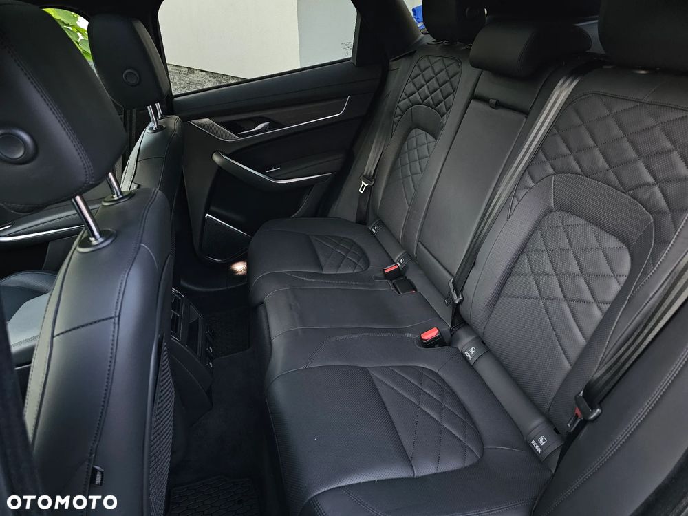Jaguar F-Pace P250 AWD R-Dynamic S - 24