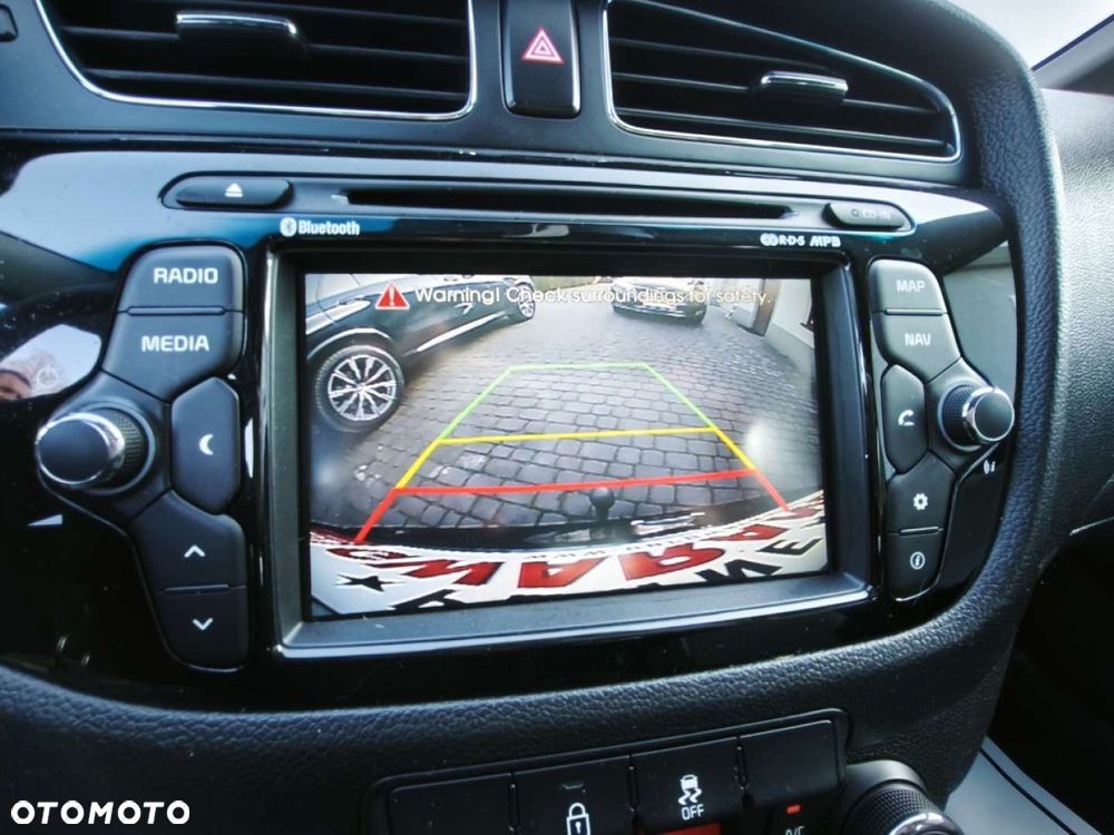 Kia Ceed - 11