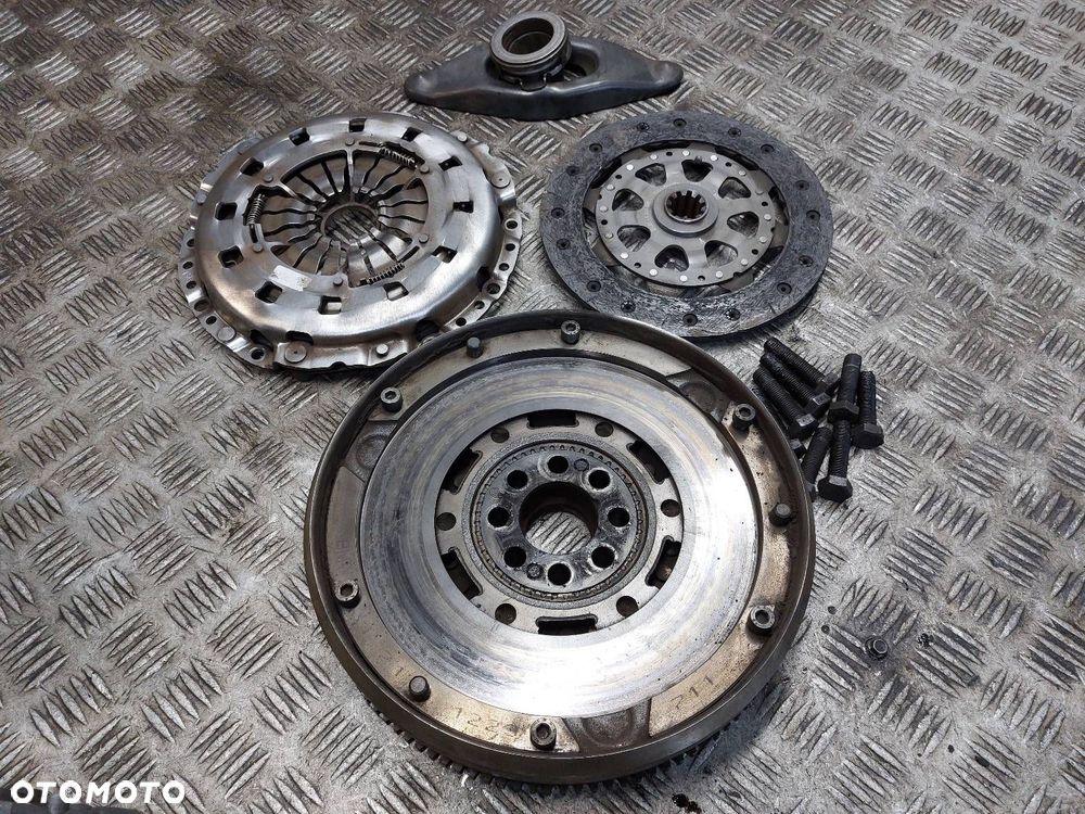 KOŁO DWUMASOWE + TARCZA + DOCISK + ŁOŻYSKO OPOROWE BMW E46 318i 1.9 8V - 1