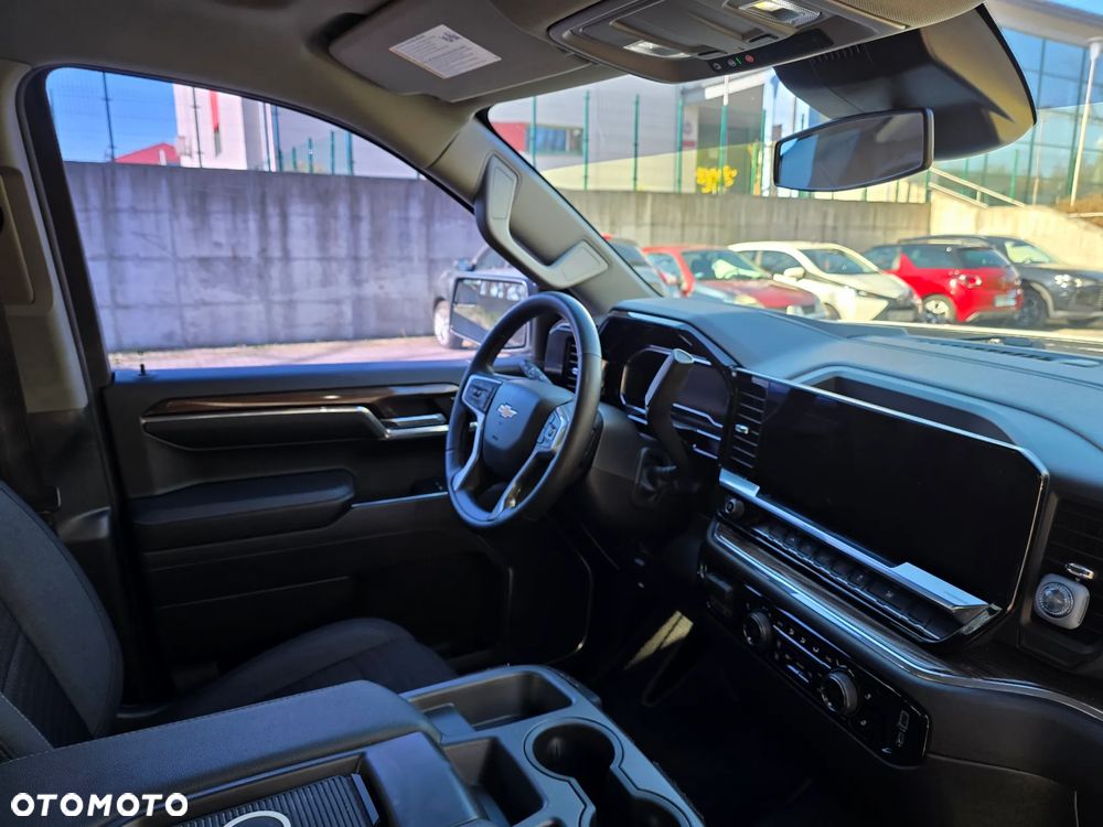Chevrolet Silverado - 17