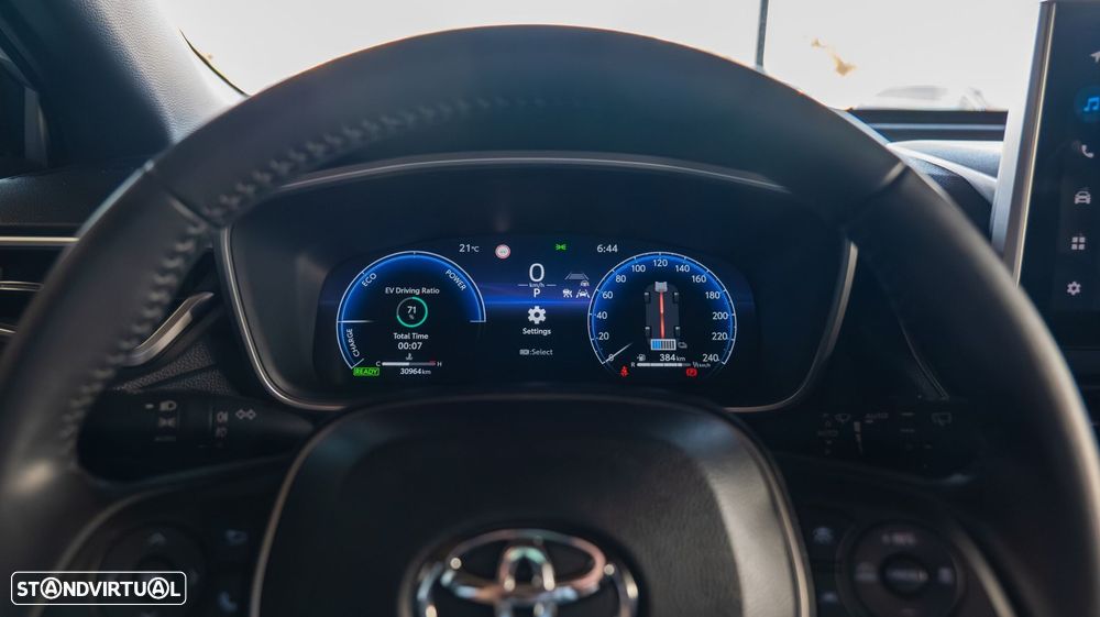 Toyota Corolla Cross 2.0 Hybrid Luxury - 16