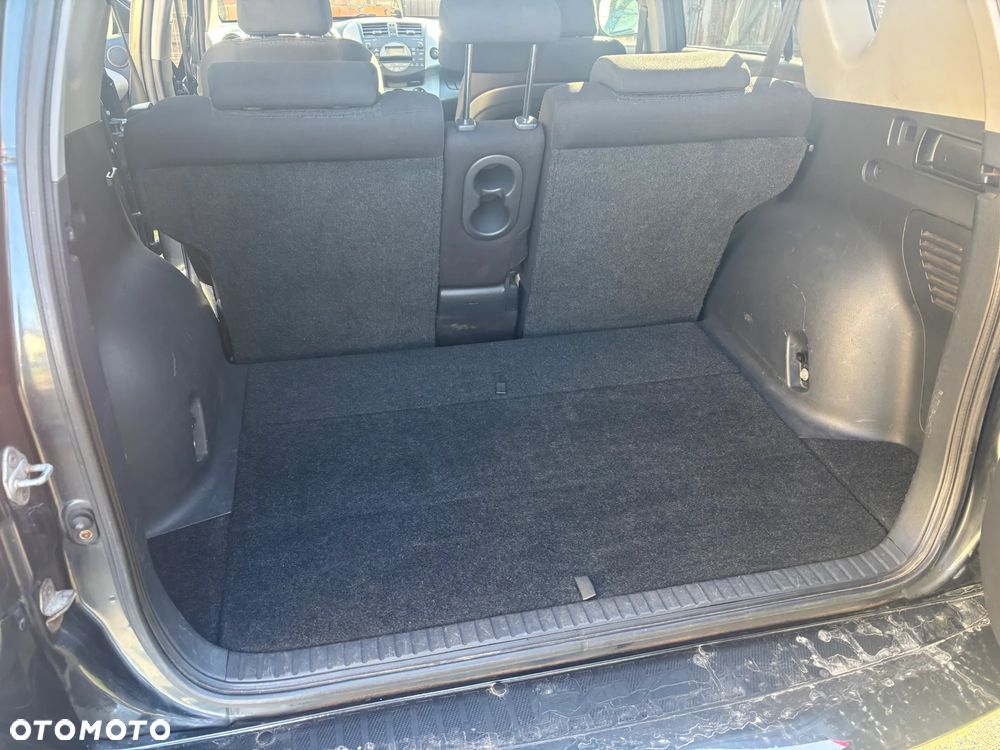 Toyota RAV4 2.2 D-4D Sol - 11