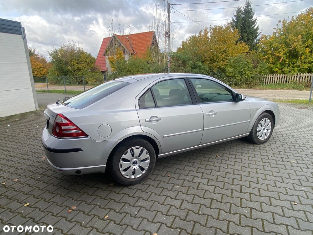 Ford Mondeo 1.8 Ghia - 6