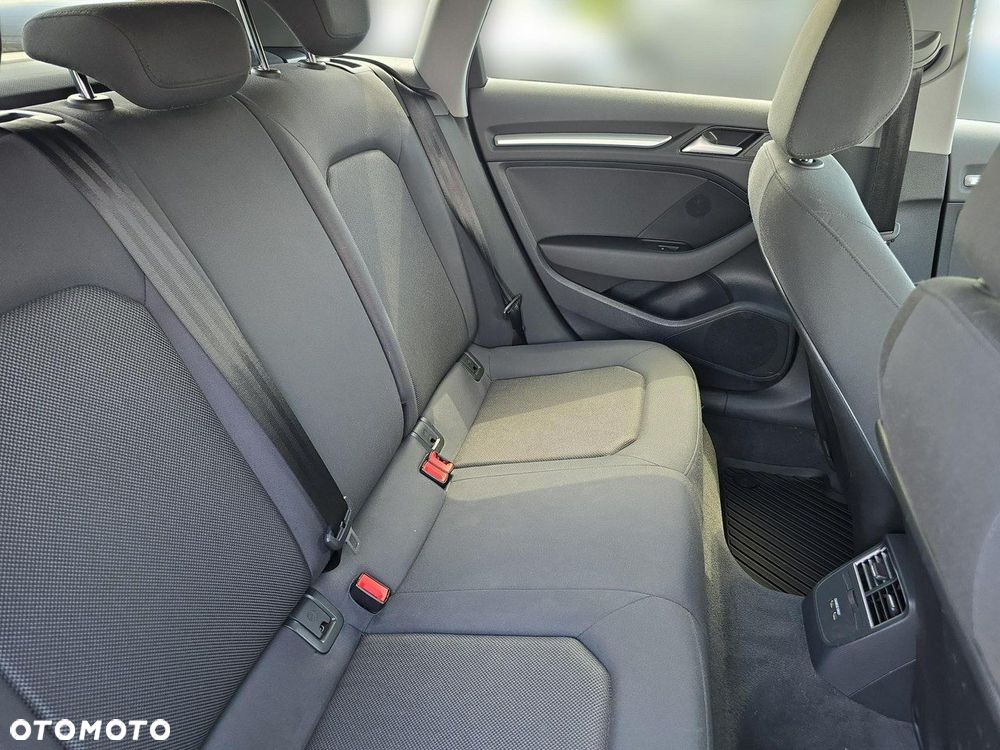 Audi A3 Sportback 35 TFSI S tronic - 11