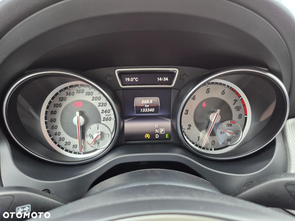 Mercedes-Benz CLA 180 7G-DCT - 18