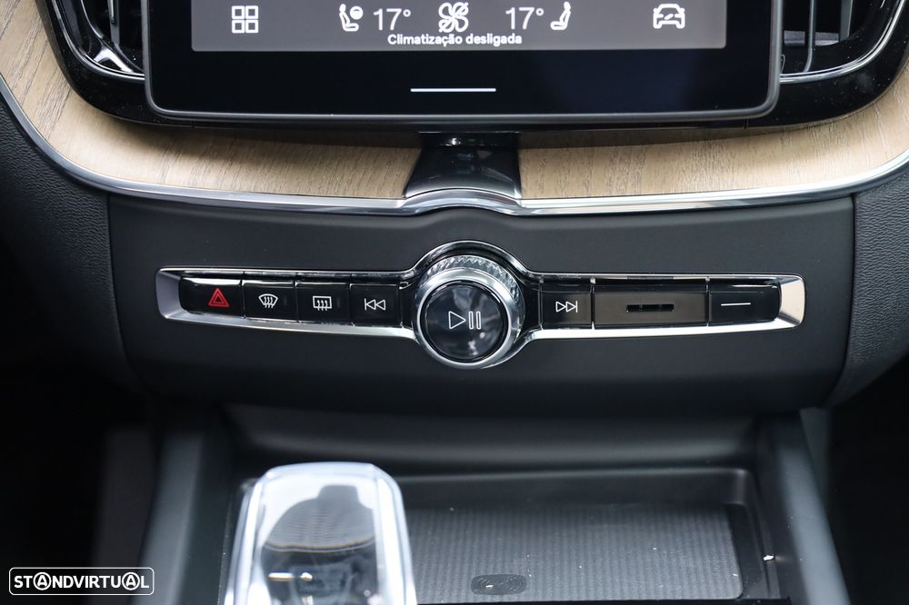 Volvo XC 60 2.0 T6 PHEV Plus Dark AWD - 32