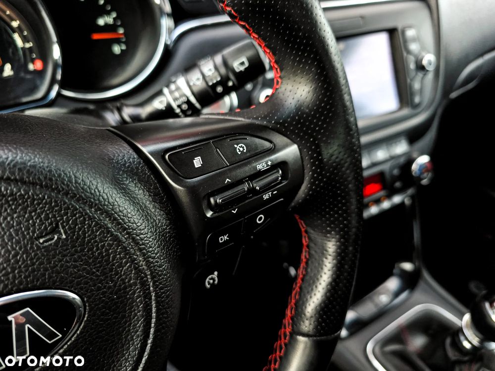 Kia Ceed 1.6 T-GDI GT - 22