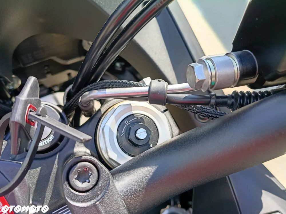QJMOTOR SRT 300DX - 8