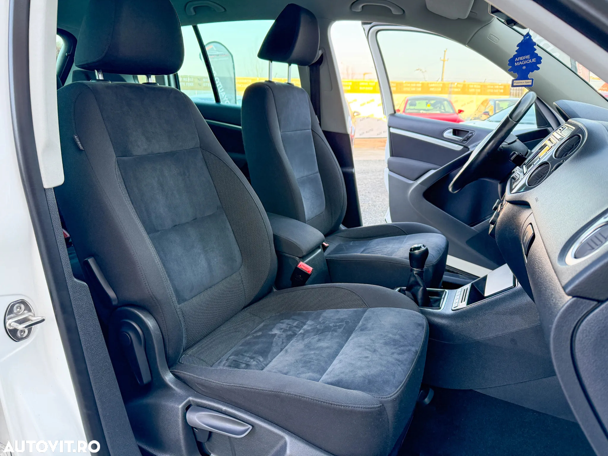 Volkswagen Tiguan 2.0 TDI DPF BlueMotion Technology Sport & Style - 6