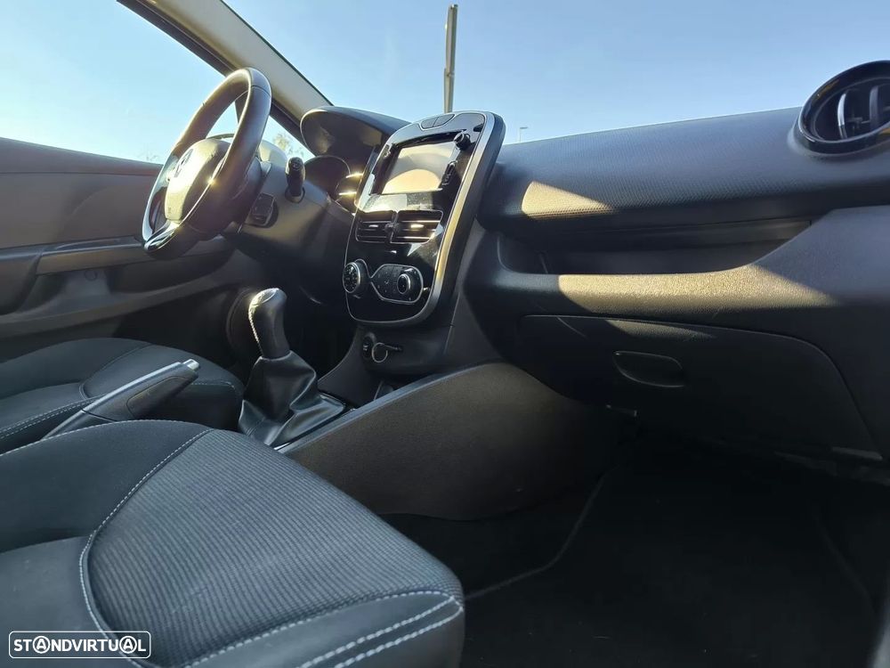 Renault Clio - 11