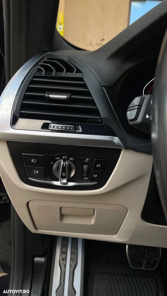 BMW X4 xDrive20i AT xLine - 31
