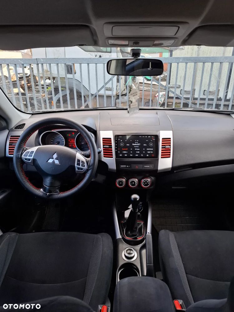 Mitsubishi Outlander 2.4 4WD Intense - 3