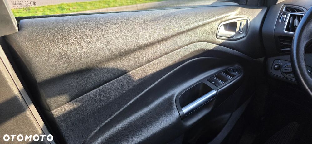 Ford Kuga 2.0 TDCi FWD Titanium - 16
